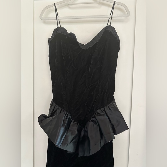 Gunne sax ruffle tiered velvet 80s dress - Picture 2 of 4